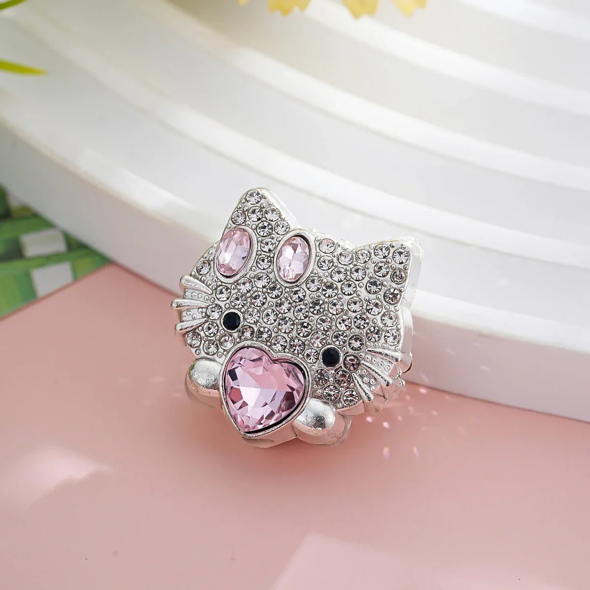 Double-sided diamond-encrusted kitten straight-hole beads