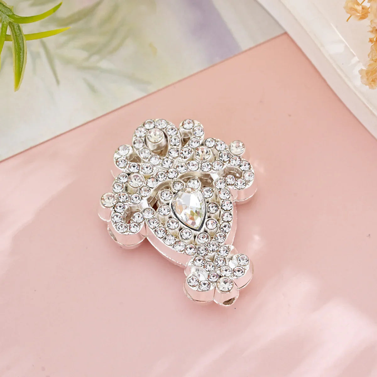 Zinc Alloy Full Diamond Super Flash Auspicious Knot Wuliji Diamond