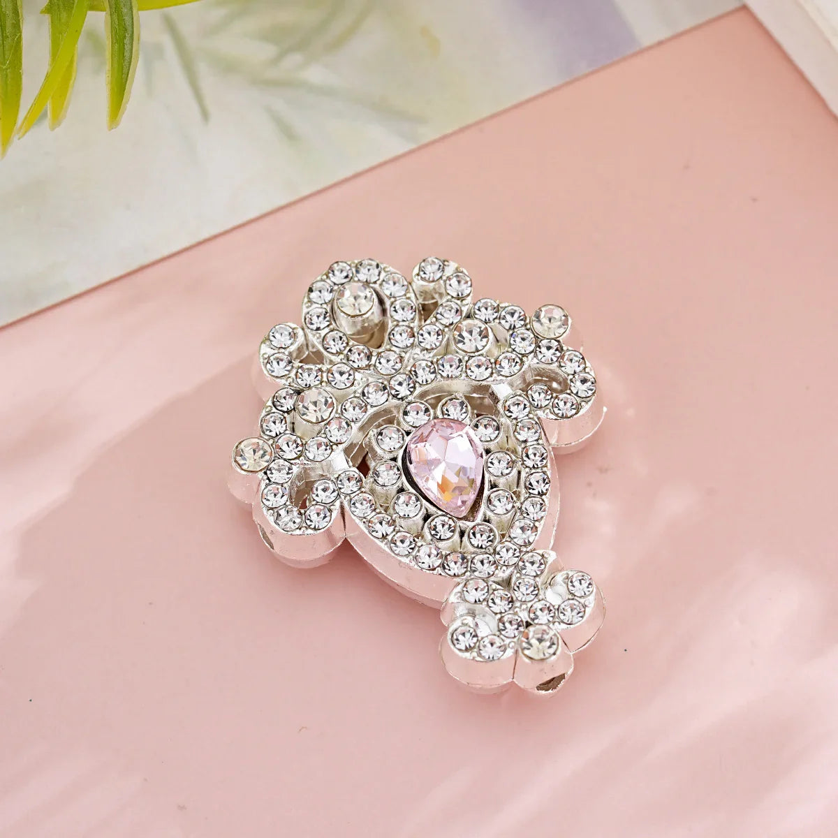 Zinc Alloy Full Diamond Super Flash Auspicious Knot Wuliji Diamond