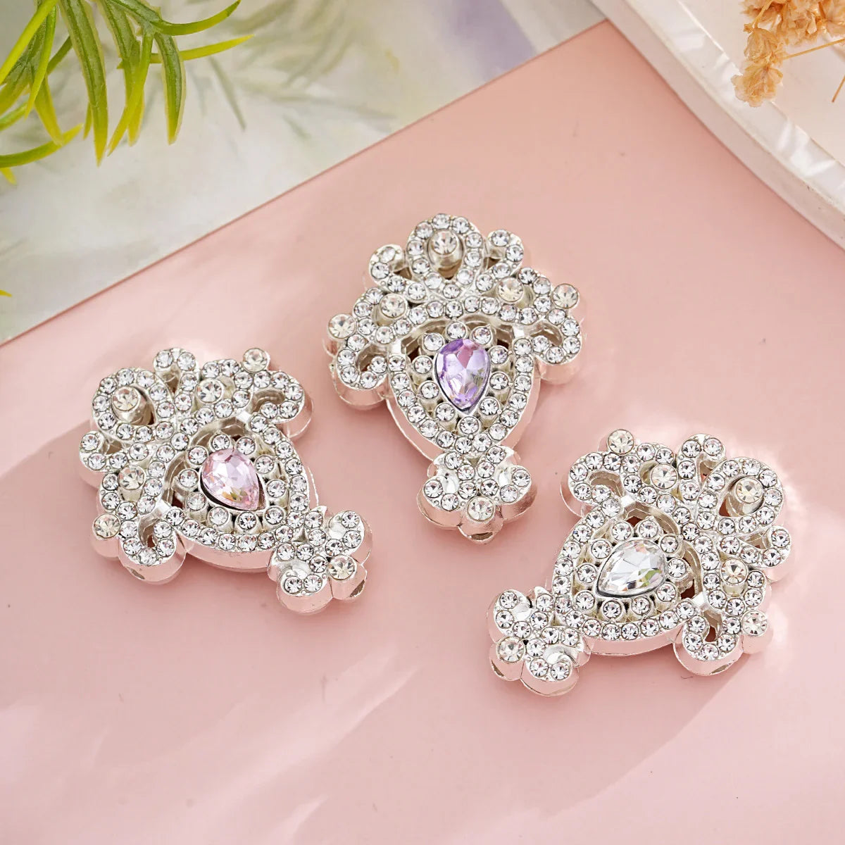 Zinc Alloy Full Diamond Super Flash Auspicious Knot Wuliji Diamond