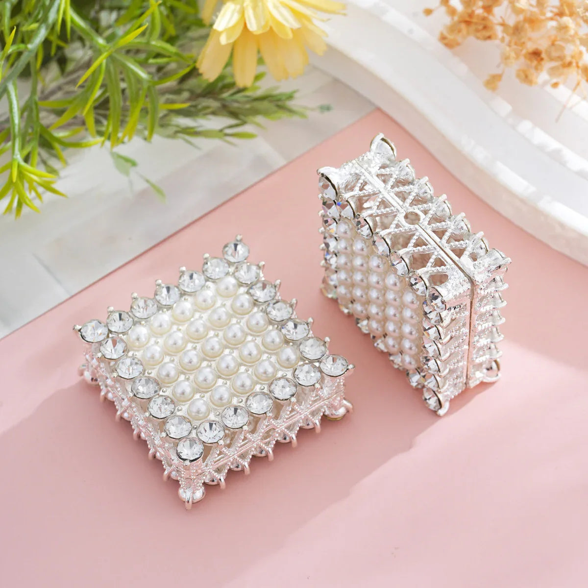 Diamond-encrusted square straight-hole beads