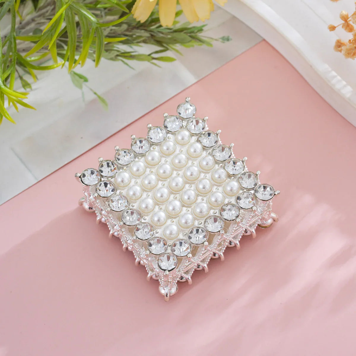 Diamond-encrusted square straight-hole beads