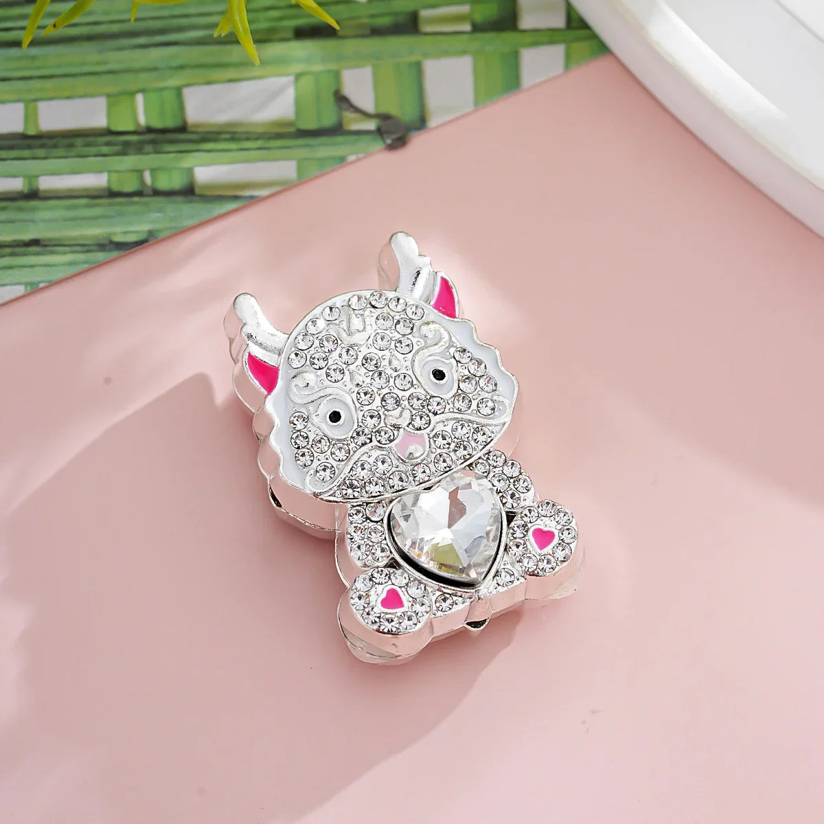 Diamond-encrusted Little Dragon Man Straight Hole Beads