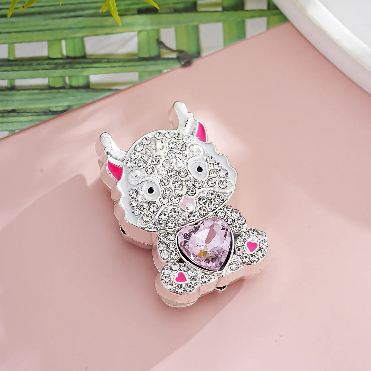 Diamond-encrusted Little Dragon Man Straight Hole Beads