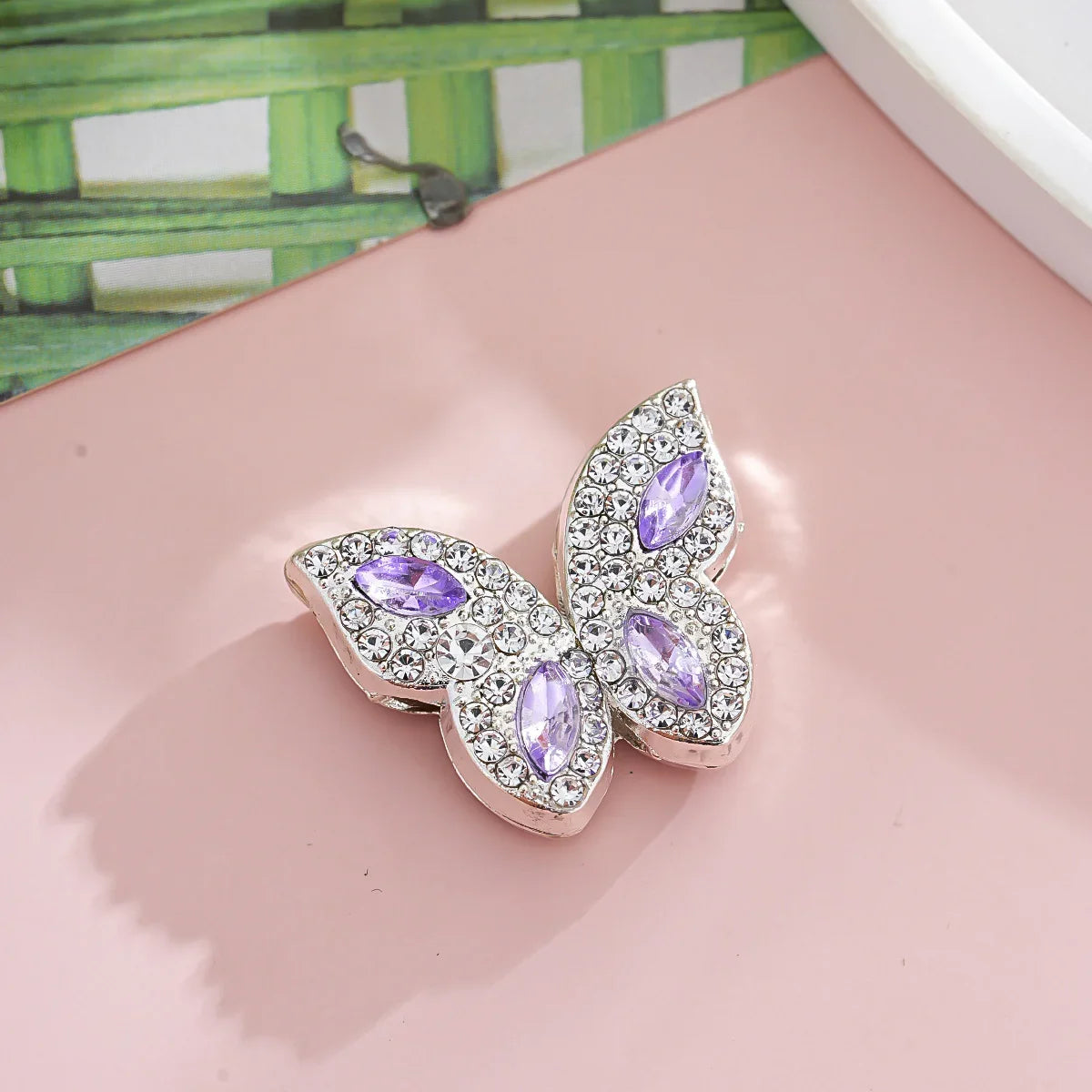 Double-sided full-drilled butterfly straight-hole beads