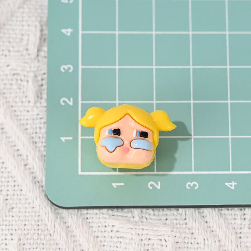 Three-dimensional cartoon rubber crying baby girl straight hole beads