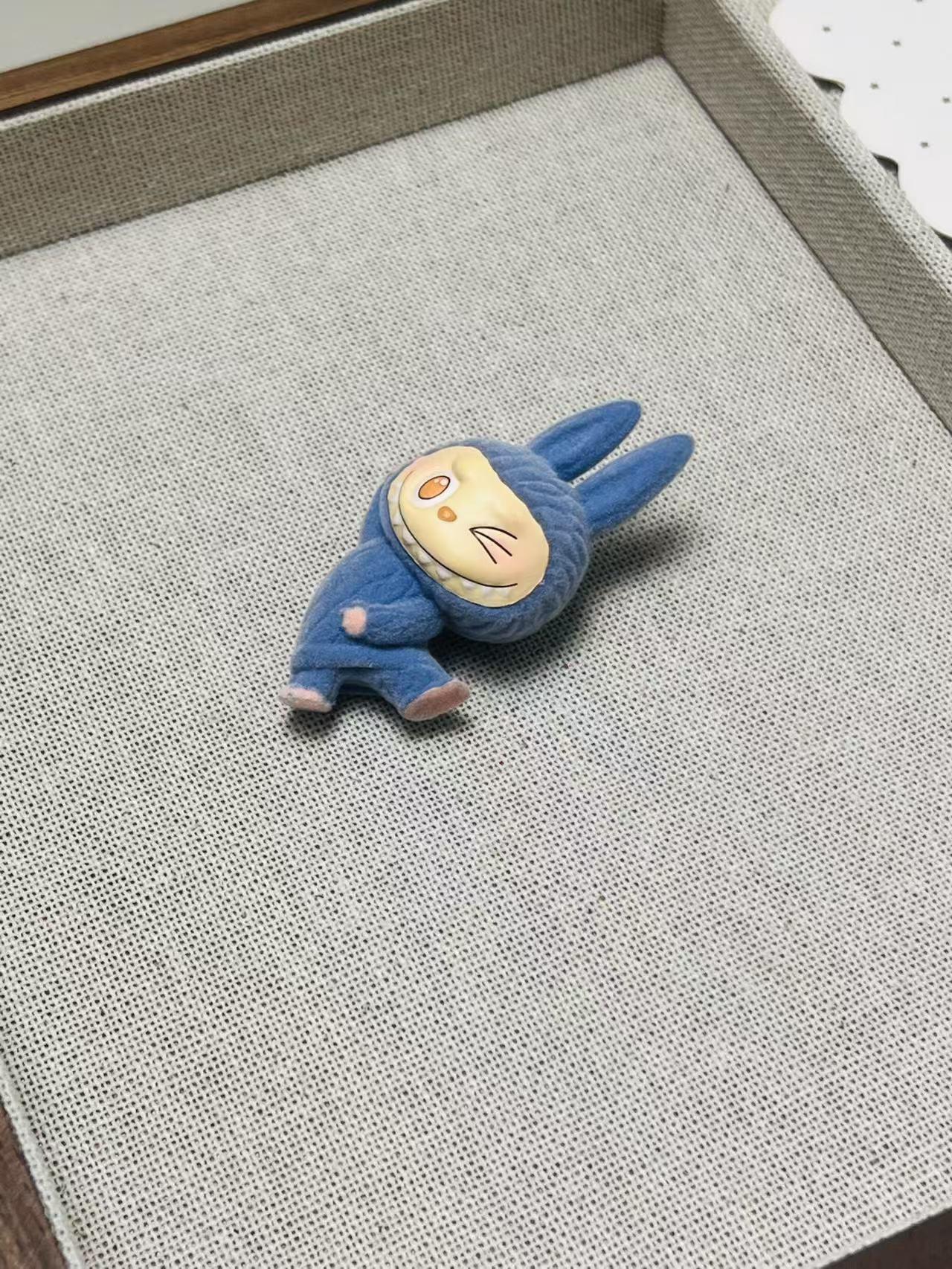 Labubu LABUBU Lazy Yoga Series (No Holes)