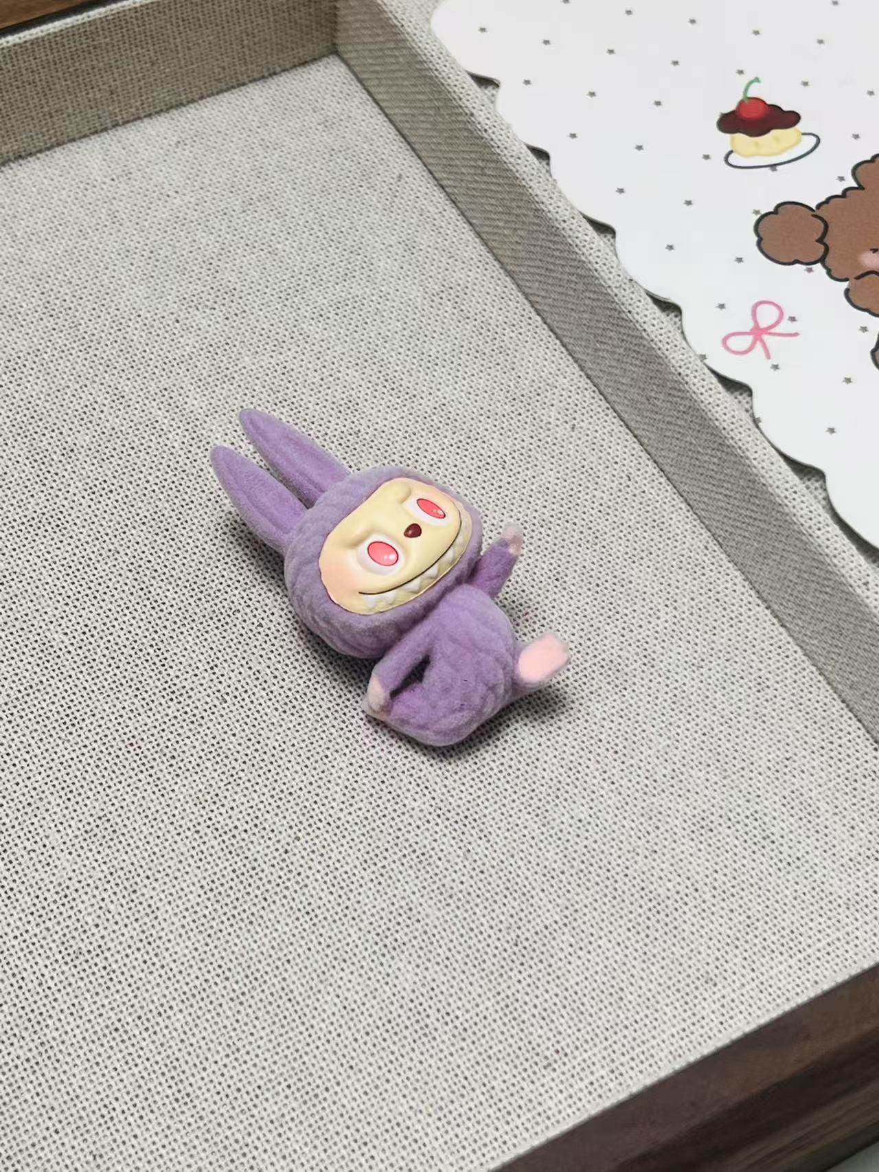 Labubu LABUBU Lazy Yoga Series (No Holes)