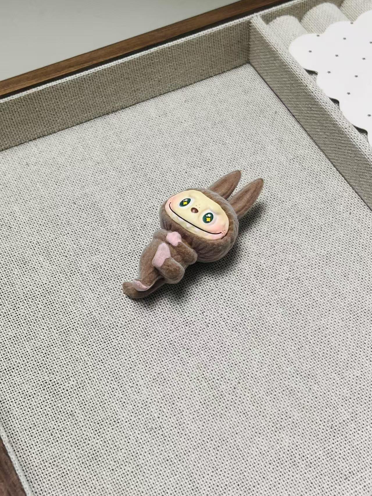 Labubu LABUBU Lazy Yoga Series (No Holes)