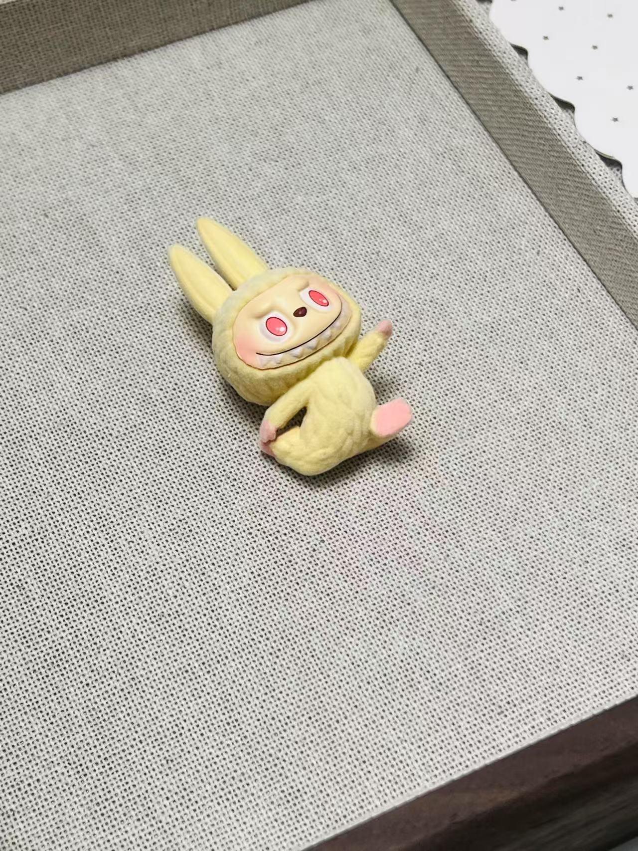 Labubu LABUBU Lazy Yoga Series (No Holes)