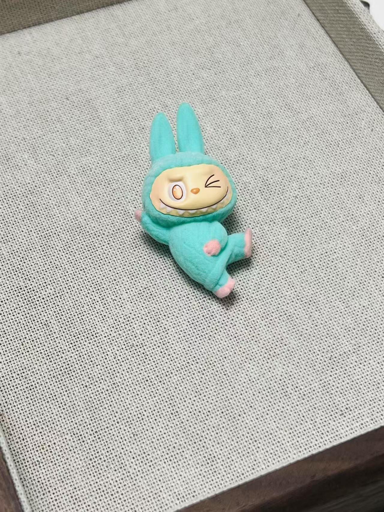 Labubu LABUBU Lazy Yoga Series (No Holes)