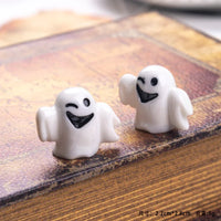 Big mouth laughing white ghost