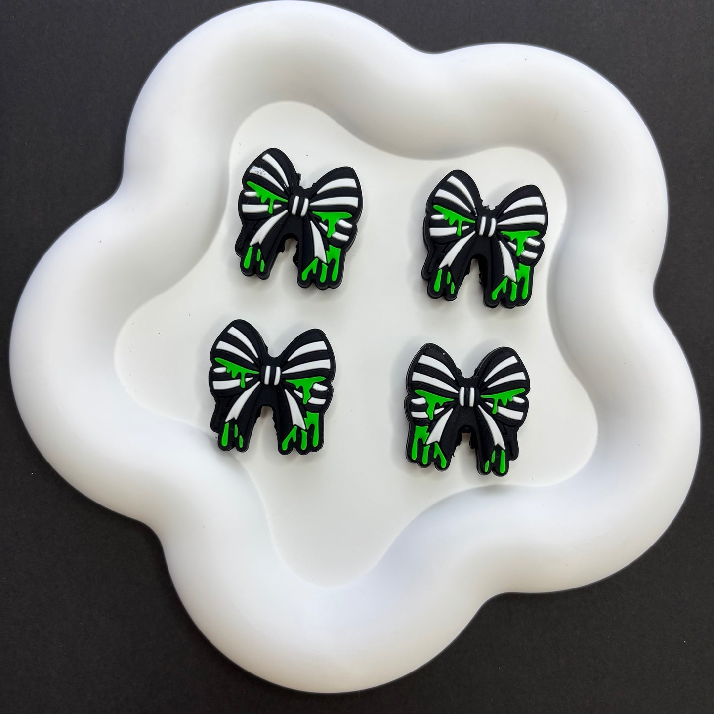 Green Blood-themed Butterfly Bow Halloween Silicone-focal-beads