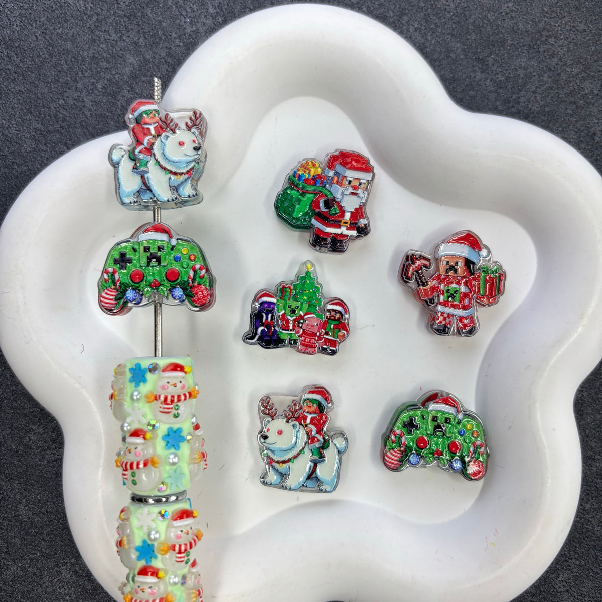 Christmas Pixel Gamer Focal Beads, Acrylic Holiday Gaming Beads for Beadable Pens, DIY Christmas Pen Bar & Keychain Craft Supplies
