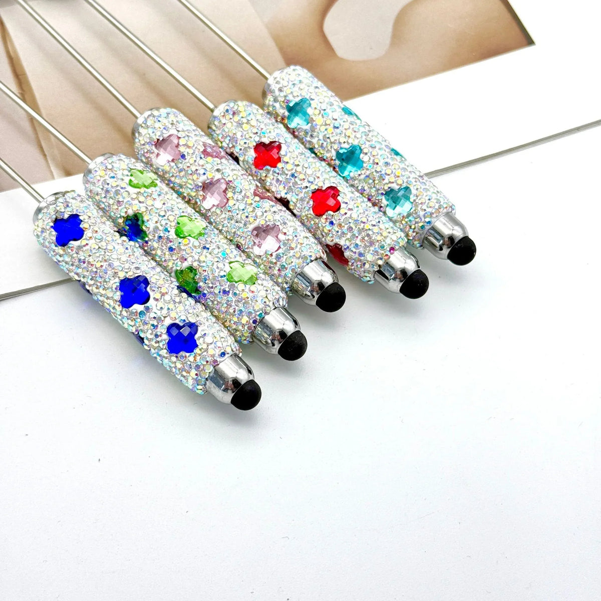 Touch screen diamond bead pen with four-leaf clover pattern | DIY Beadable Pen Craft Gift Idea