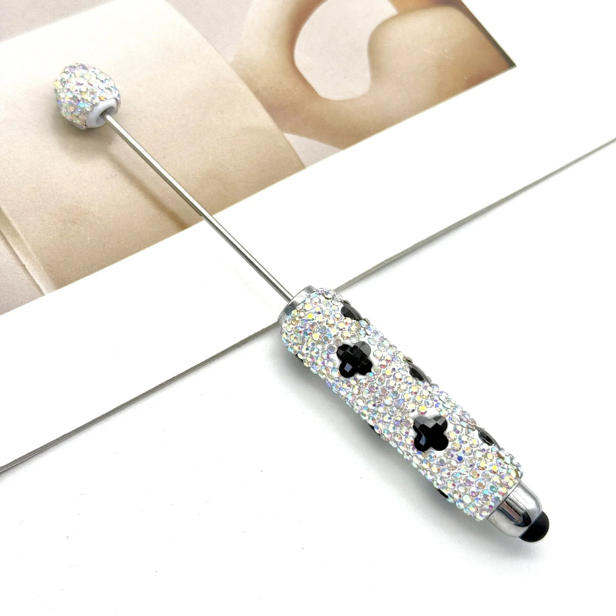 Touch screen diamond bead pen with four-leaf clover pattern | DIY Beadable Pen Craft Gift Idea