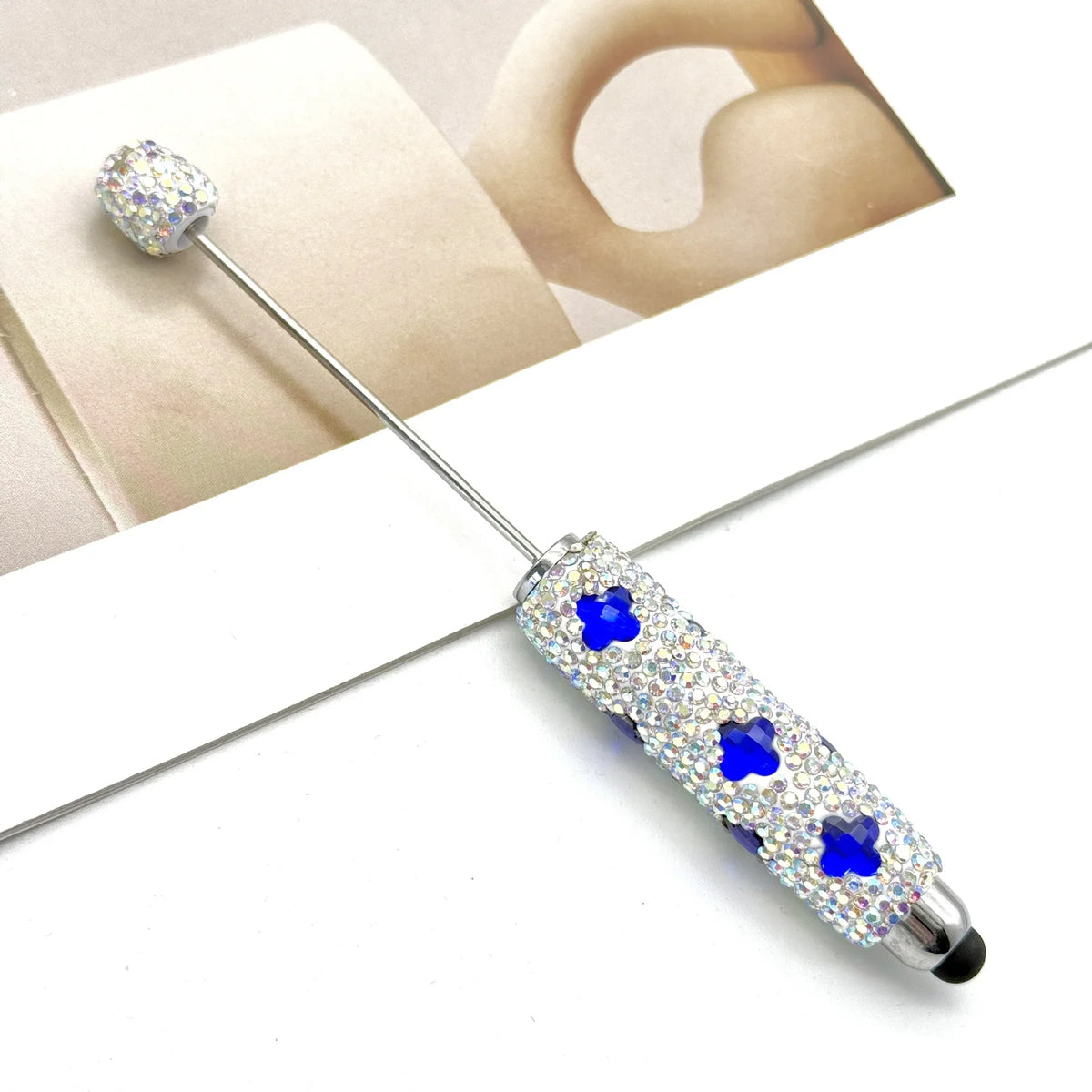 Touch screen diamond bead pen with four-leaf clover pattern | DIY Beadable Pen Craft Gift Idea