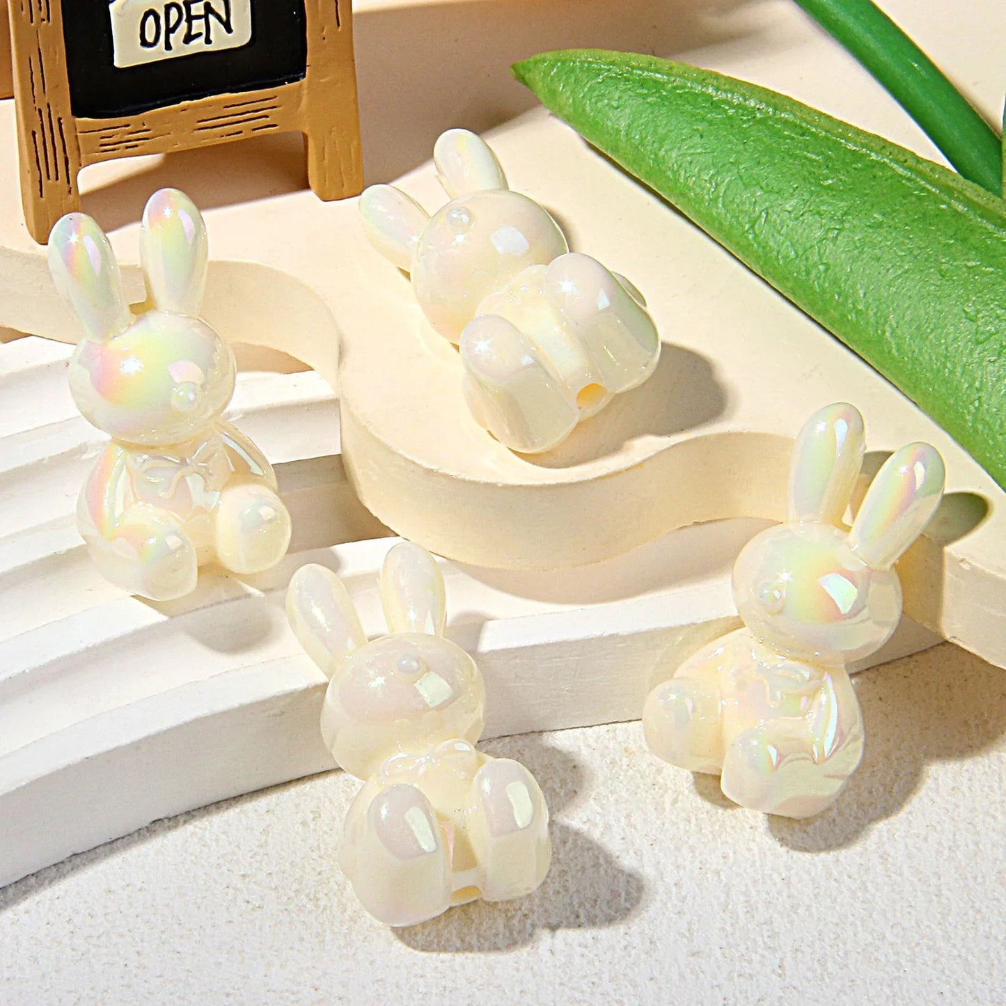UV-plated Luminous Bunny Beads