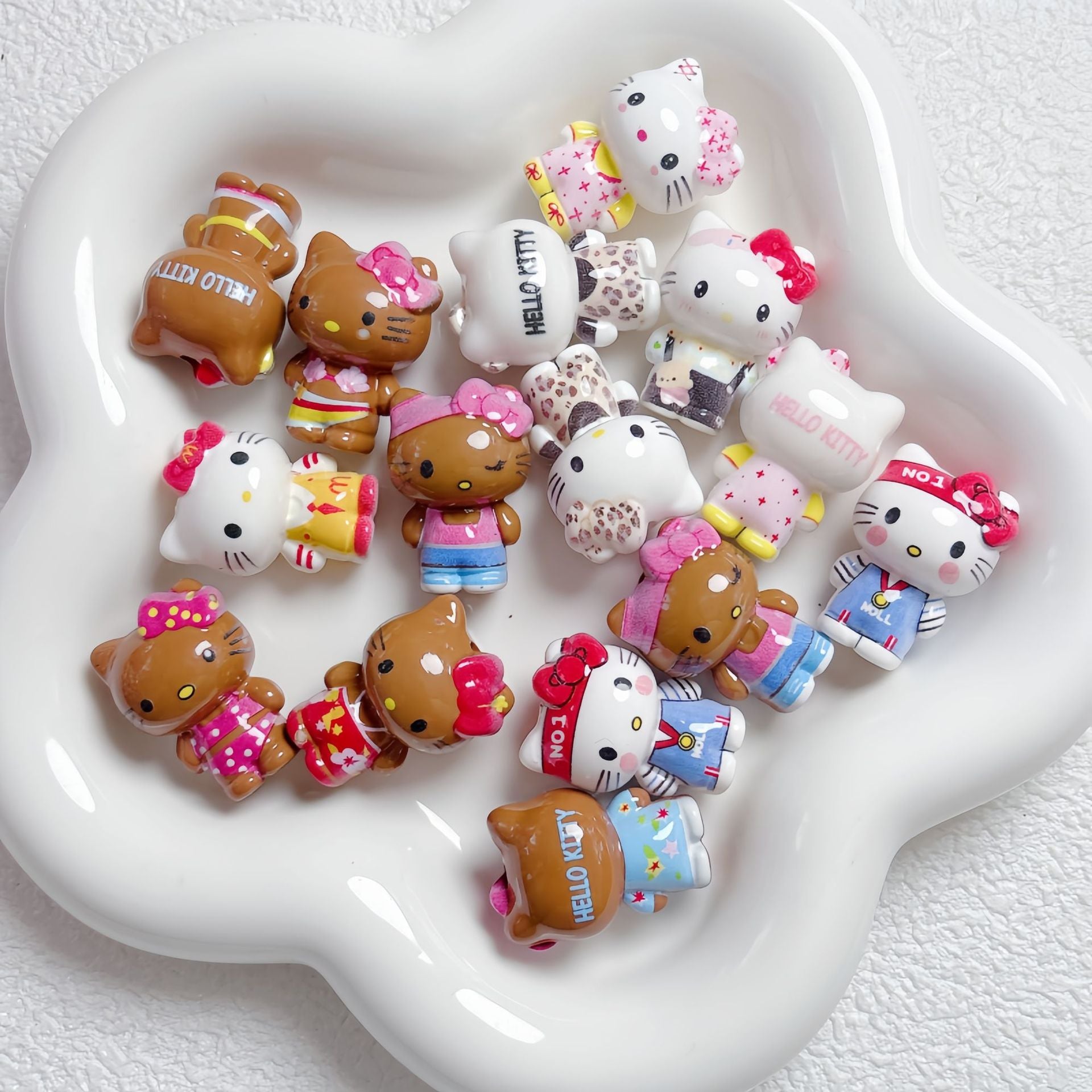 Kawaii Cartoon Kitty Silicone Focal Beads - Suntanned & Classic | Acrylic Bead for DIY Bracelet Keychain Jewelry Making