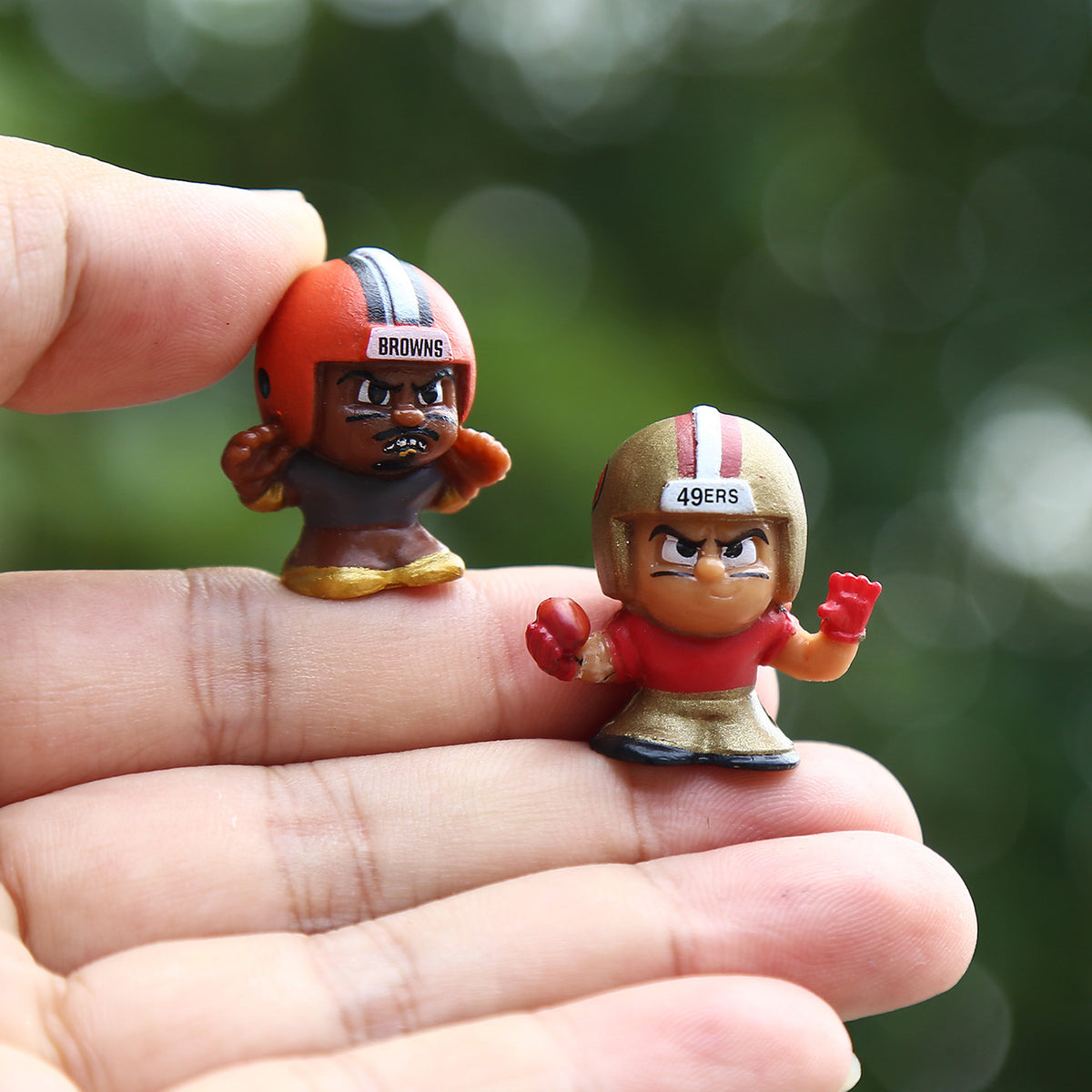 Mini American Football Player Figures Charms, 3D Resin Helmet Athletes Focal Beads & Pen Toppers for DIY Beaded Pens, Keychains, Shoe Charms, Game Day Sports Fan Gifts