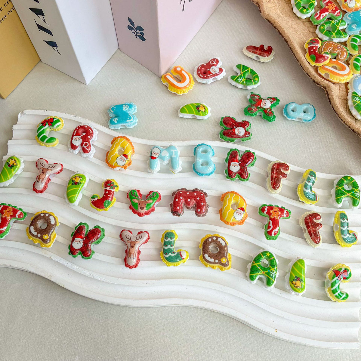 Christmas Letter Beads for Jewelry Making, 3D Resin Acrylic Xmas Alphabet Charms, Gingerbread Candy Cane Letters for DIY Bracelet, Phone Charm, Holiday Crafts