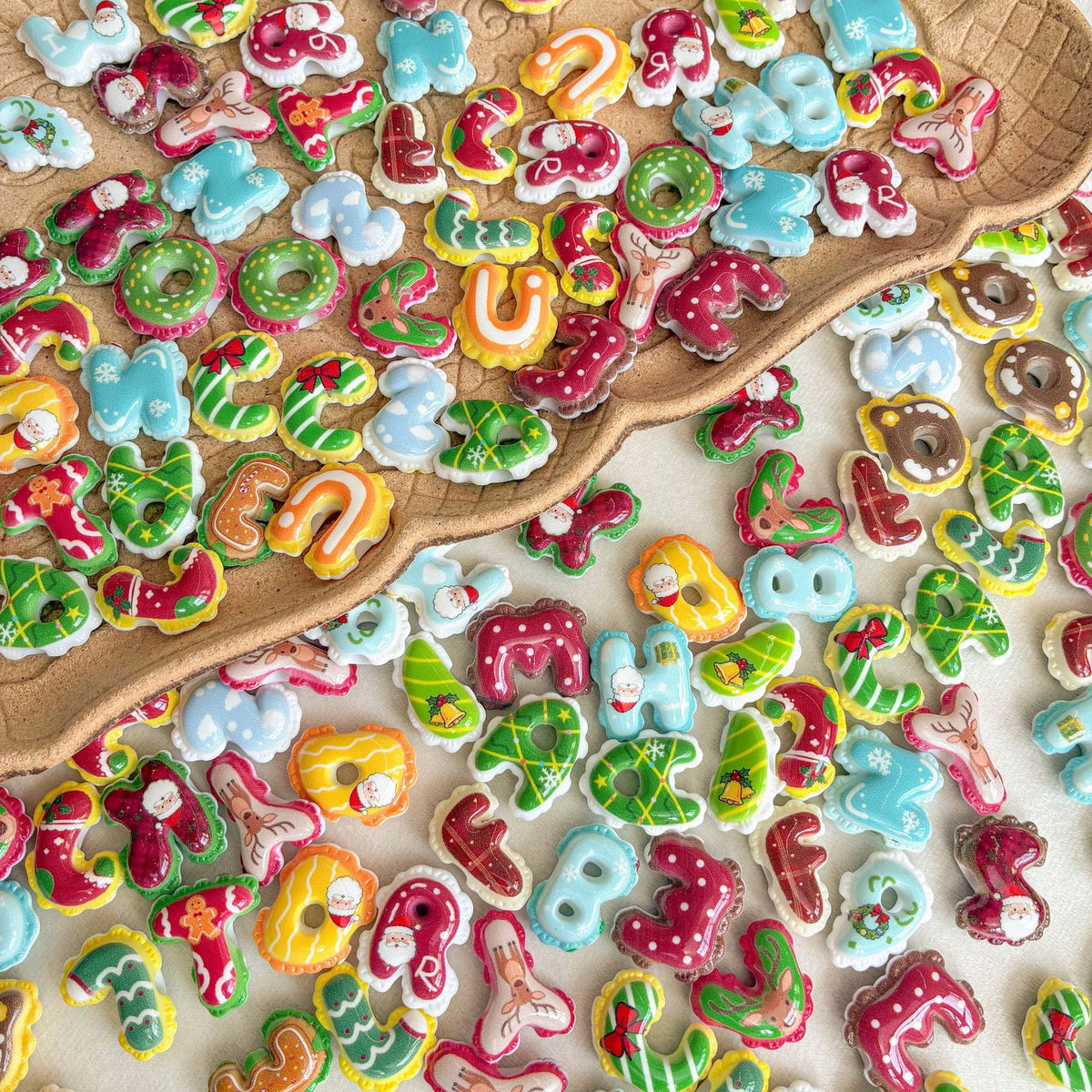 Christmas Letter Beads for Jewelry Making, 3D Resin Acrylic Xmas Alphabet Charms, Gingerbread Candy Cane Letters for DIY Bracelet, Phone Charm, Holiday Crafts