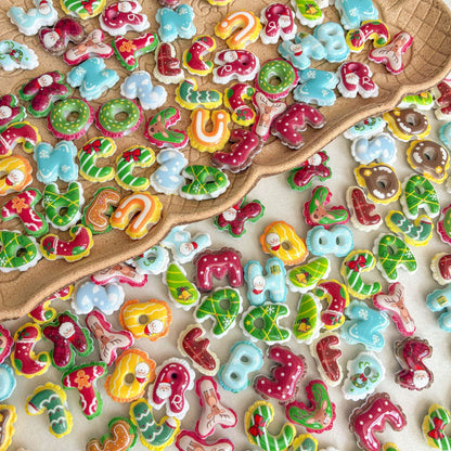 Christmas Letter Beads for Jewelry Making, 3D Resin Acrylic Xmas Alphabet Charms, Gingerbread Candy Cane Letters for DIY Bracelet, Phone Charm, Holiday Crafts