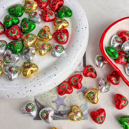 17x19mm Metallic Christmas Heart Beads with Wreath Print, 2.5mm Hole Shiny Acrylic Loose Spacer Beads for DIY Beadable Pens, Keychains & Holiday Jewelry Making