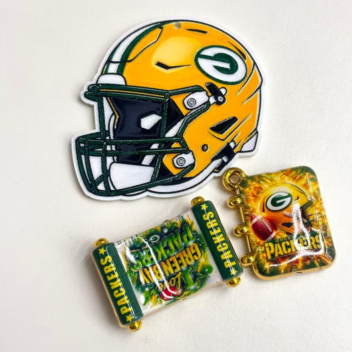 Green & Gold Football Acrylic Focal Beads & Charms Set, Game Day Helmet Luggage Slide Beads & Pendants for DIY Beadable Pens, Keychains & Fan Crafts