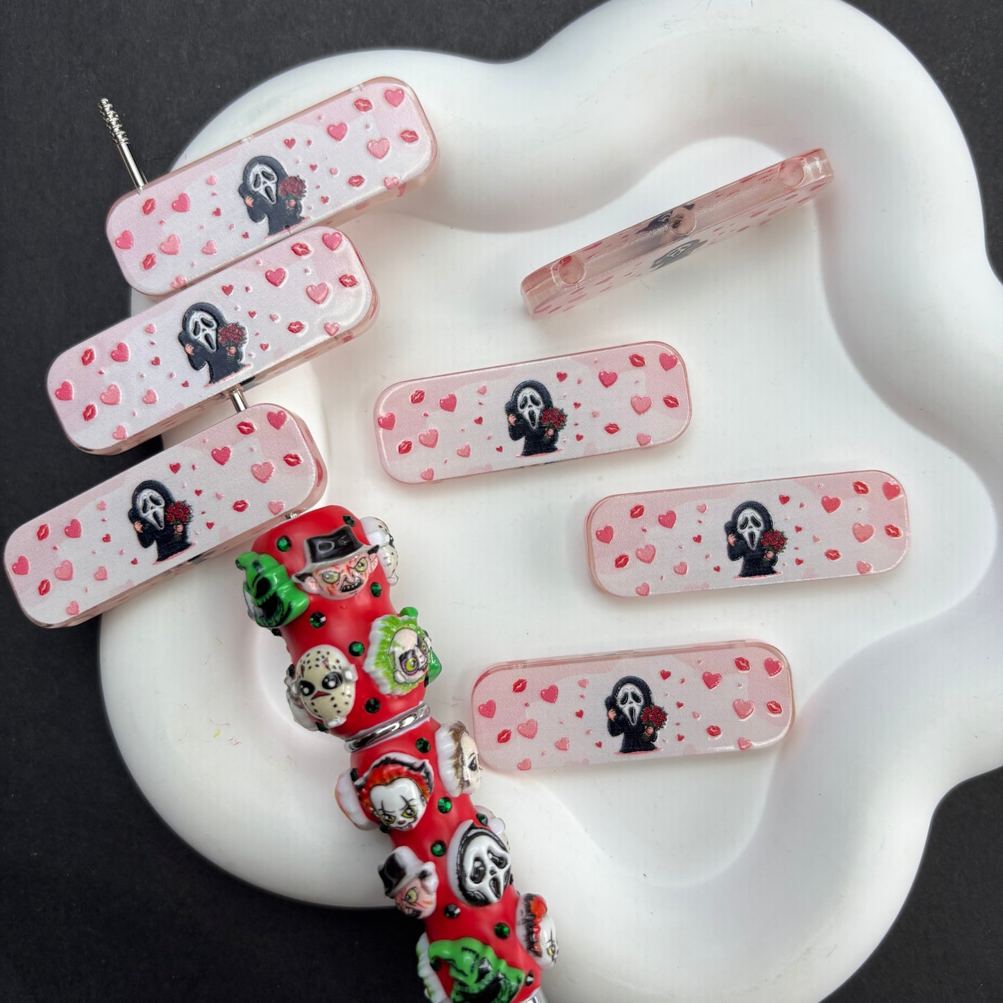 Halloween Horror 3-Hole Acrylic Beads, Pink Ghost Face Spacer Charm for Multi-Strand Bracelet, Spooky Romantic Beads for DIY Jewelry Making Pen Craft