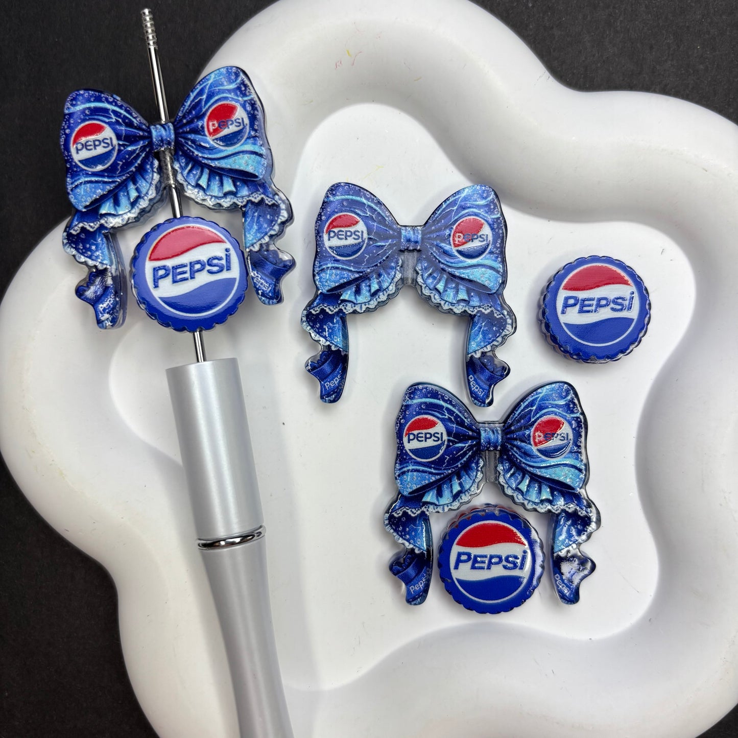 Vintage Pop Soda Bow Diamond Painting Accessories Set – Acrylic Pen Topper & Bottle Cap Cover Minder Collection