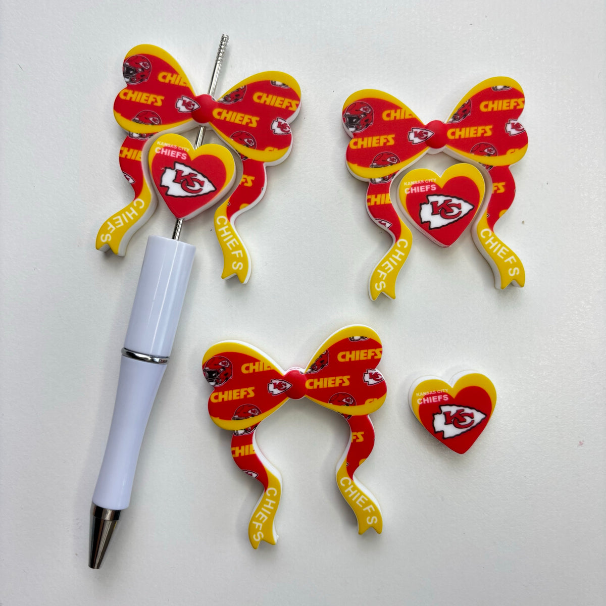 Game Day Football Bow Silicone Focal Beads – Soft Food-Grade Sports Team Color Charms for Beadable Pens & Keychain DIY Crafts