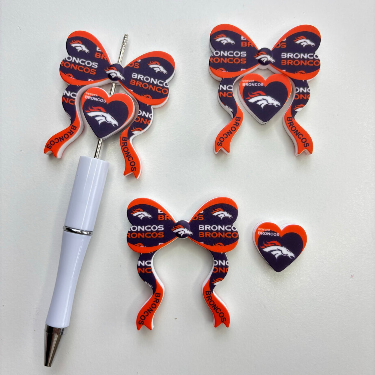 Game Day Football Bow Silicone Focal Beads – Soft Food-Grade Sports Team Color Charms for Beadable Pens & Keychain DIY Crafts