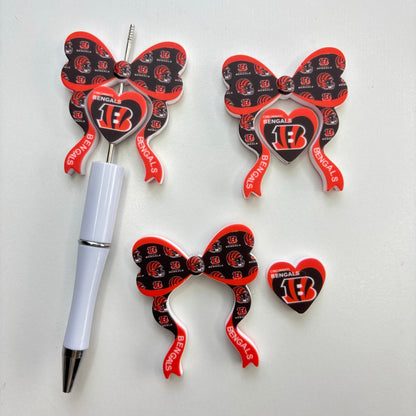 Game Day Football Bow Silicone Focal Beads – Soft Food-Grade Sports Team Color Charms for Beadable Pens & Keychain DIY Crafts