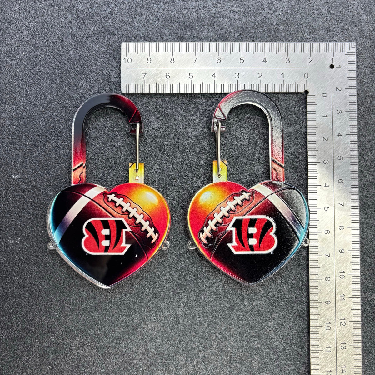 Game Day Heart Carabiner Keychain Clips, Football Team Spirit Spring Snap Bag Charms & Backpack Clips for Sports Fans & Gifts
