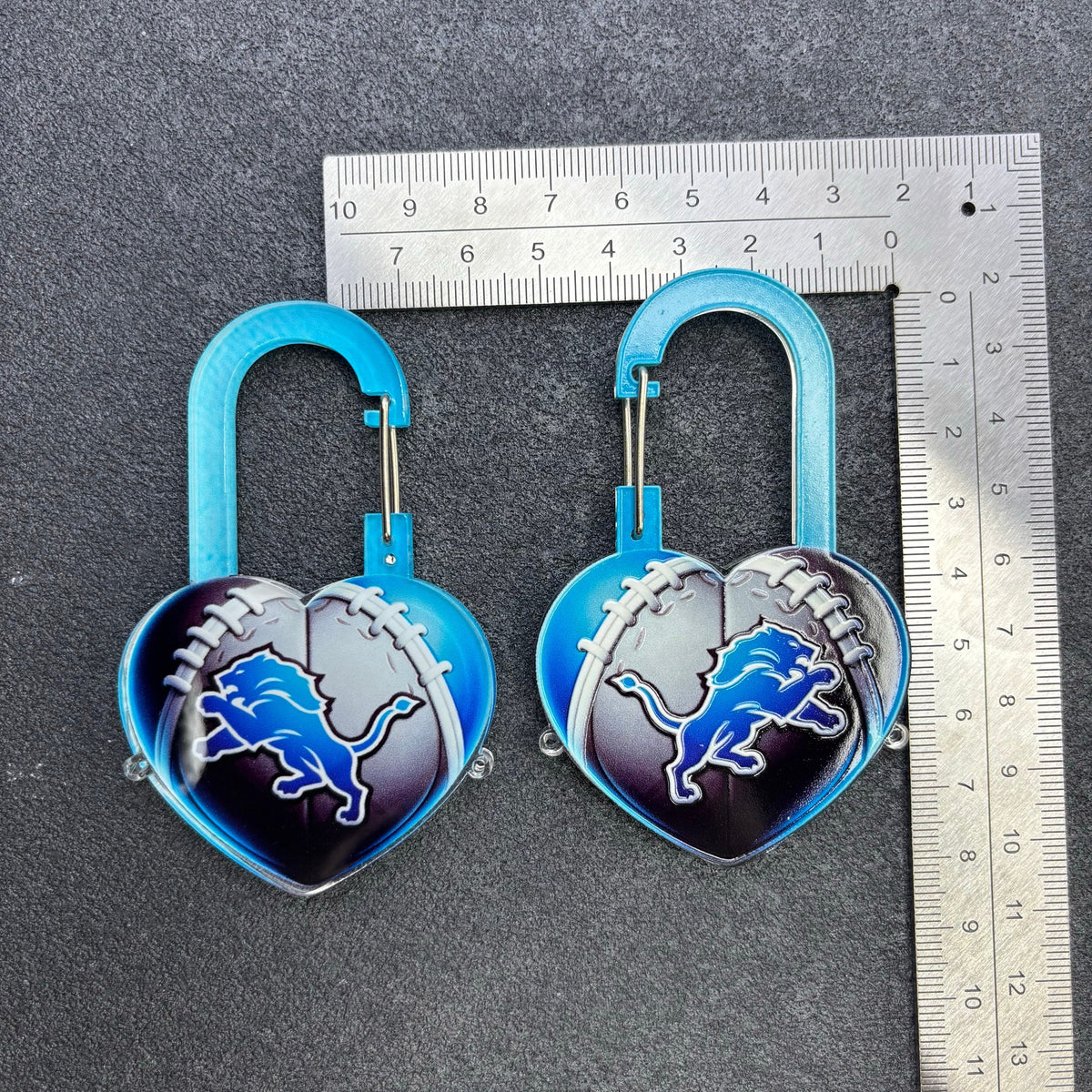 Game Day Heart Carabiner Keychain Clips, Football Team Spirit Spring Snap Bag Charms & Backpack Clips for Sports Fans & Gifts